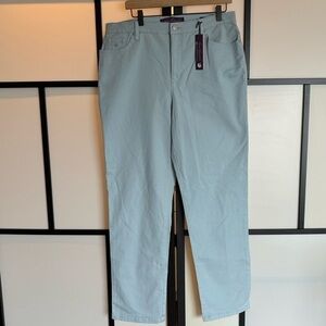 Gloria Vanderbilt Amanda THE ORIGINAL SLIMMING JEAN
HERITAGE TAPERED LEG. Sz 14